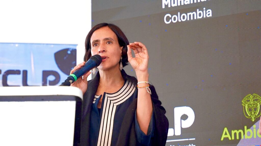 Minister Susana Muhamad (c) Wilder García